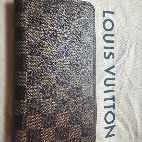 Authentic LV Zippy wallet. Limited holiday edition. - Picture 2 of 13